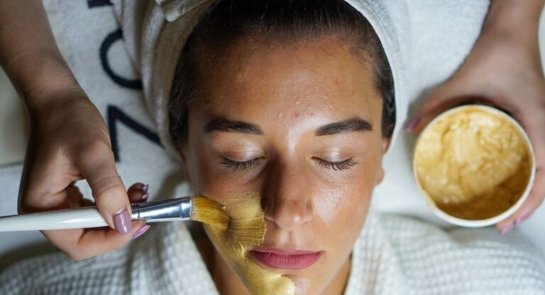 Read more about the article Gold Face Mask and Eye Mask: Complete Guide